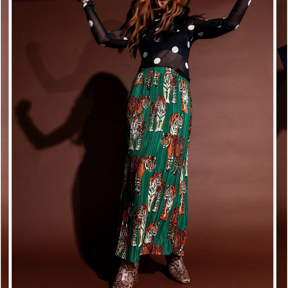 Dressed in Lala. Santorini Midi Plisse Skirt in Tiger Tales